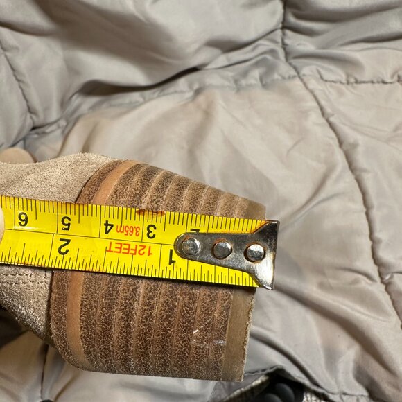 Vince Camuto Peera Tan  suede ankle Bootie Boots 8.5. Zipper Heel. Cut Out Sides - Picture 9 of 9